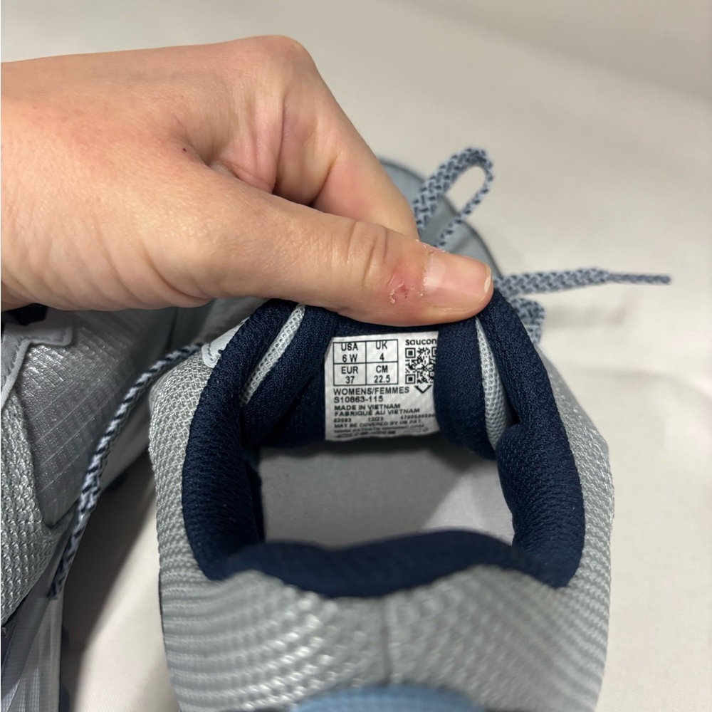 NWOT Saucony Aura TR Women’s Shoes - Picture 9 of 9